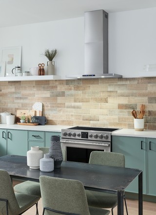 Broan Featured Work Thumbnail of a kitchen scene with a Broan vent above the range.